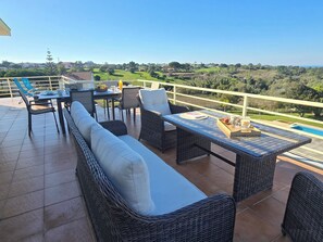 Outdoor dining - Sunset Apartment by Sesimbra Sun Sea (Sesimbra - Zambujal de Baixo)