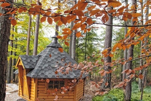 Kota Finlandais - Cabane de lutins en forêt