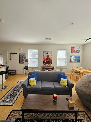 Natural light, walkable. Restaurant & rail access. Trendy neighborhood