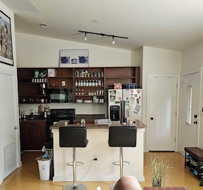 Microwave, oven, stovetop, dishwasher