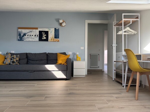 TV - The Nest on Fifth (Parma)