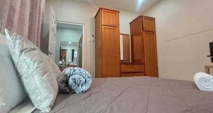 Cosy 1 B/droom, near Ariapita Avenue, Walk to Dining, Nightlife & Fast WiFi