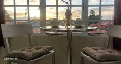 Cosy 1 B/droom, near Ariapita Avenue, Walk to Dining, Nightlife & Fast WiFi