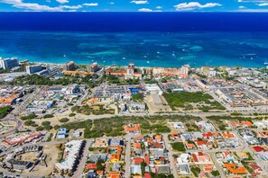 Aerial view - Cozy 1-bedroom apartment in beautiful Noord with AC (Noord)