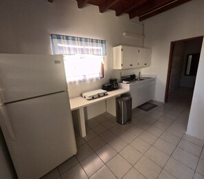 Stovetop - Cozy 1-bedroom apartment in beautiful Noord with AC (Noord)
