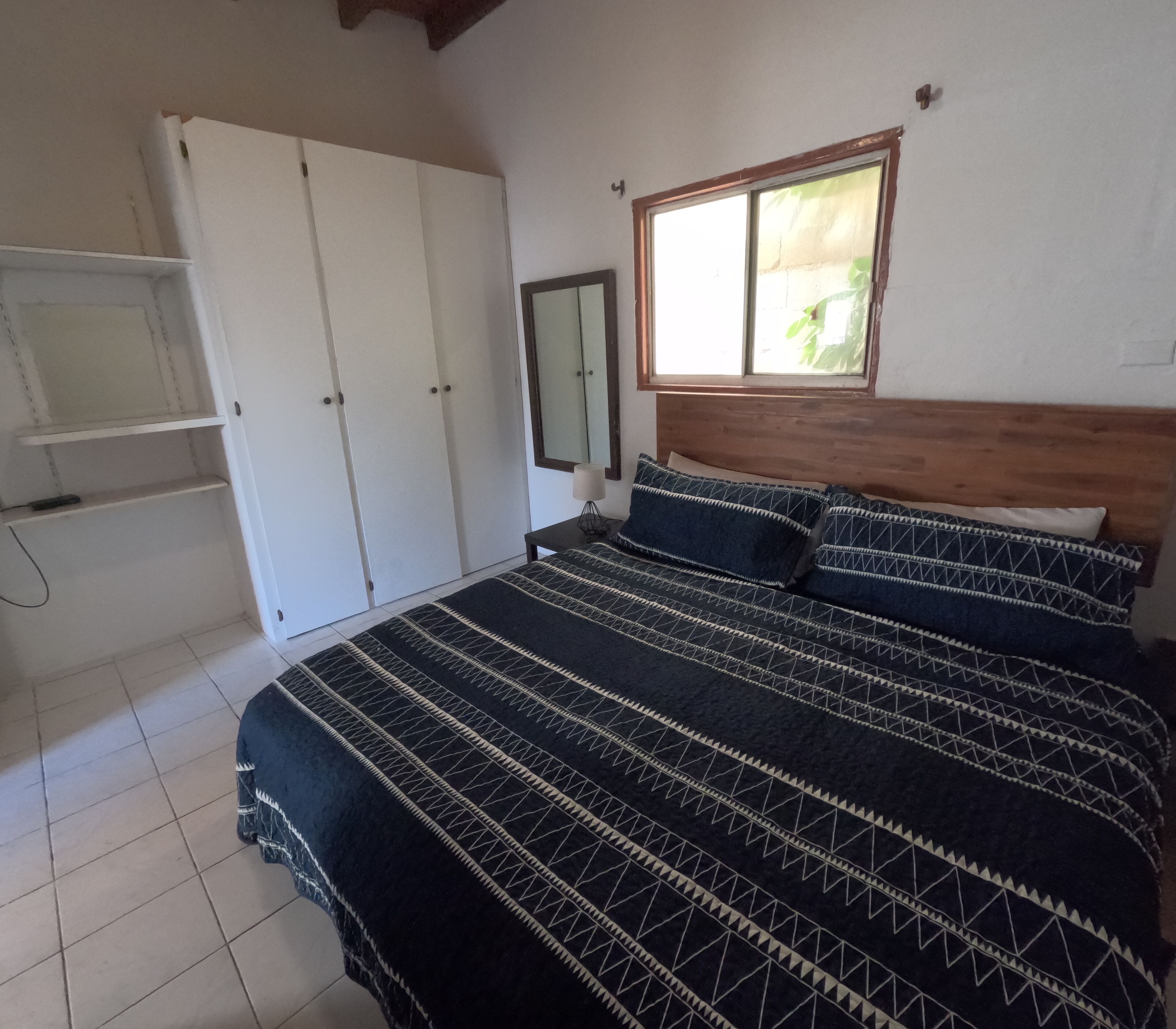 1 soverom, strykejern/-brett, internettilgang og sengetøy