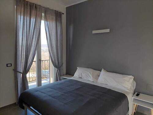 House in the heart of Langhe surrounded by greenery with 5 beds wifi free