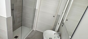 House in the heart of Langhe surrounded by greenery with 5 beds wifi free