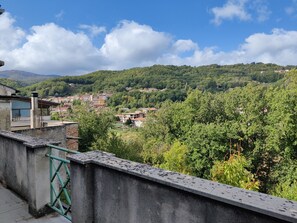 Property grounds - Whole house accommodation on two floors with large garden and parking space (San Vito Sullo Ionio)