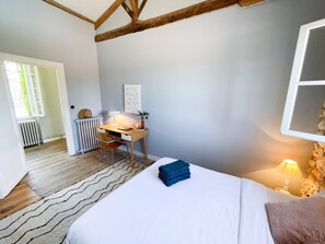 5 bedrooms, internet, bed sheets