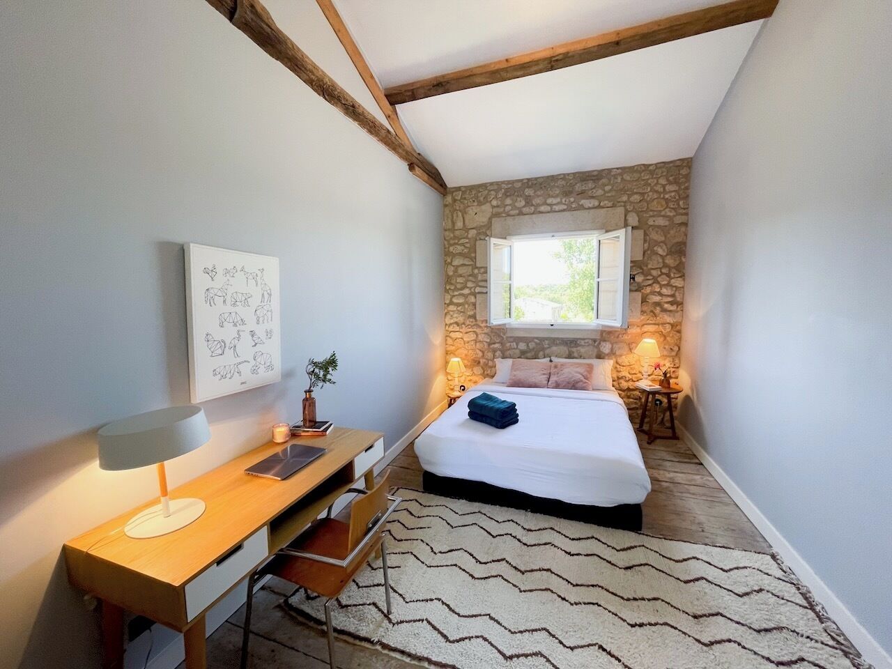 5 bedrooms, internet, bed sheets