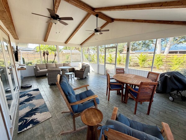 Outdoor dining - Coastal Cottage - Close to Beach - Bradenton (Bradenton)