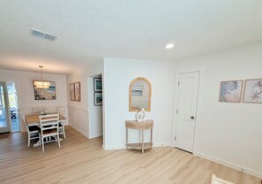 Dining - Coastal Cottage - Close to Beach - Bradenton (Bradenton)
