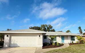 Exterior - Coastal Cottage - Close to Beach - Bradenton (Bradenton)