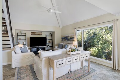 3-5 Min walk to Seabrook beaches with Golf & Lagoon views! Amenity Card included