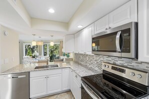 Paper towels - 3-5 Min walk to Seabrook beaches with Golf & Lagoon views! Amenity Card included (Seabrook Island)