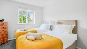 3 bedrooms, iron/ironing board, WiFi, bed sheets