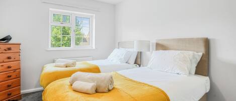 3 bedrooms, iron/ironing board, WiFi, bed sheets