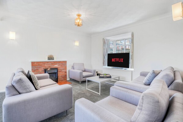 TV, fireplace