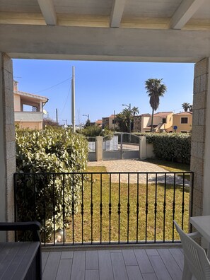 Terrace/patio - Wonderful two steps from the sea surrounded by greenery, reserved parking space. (Porto Ottiolu)