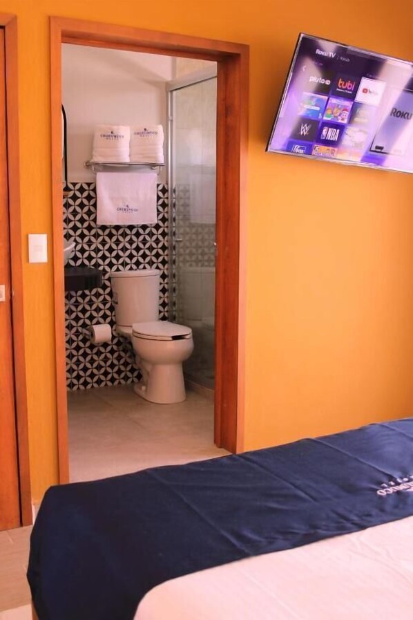 Desk, free WiFi, wheelchair access - HOTEL CHURUMUCO (San José Iturbide)