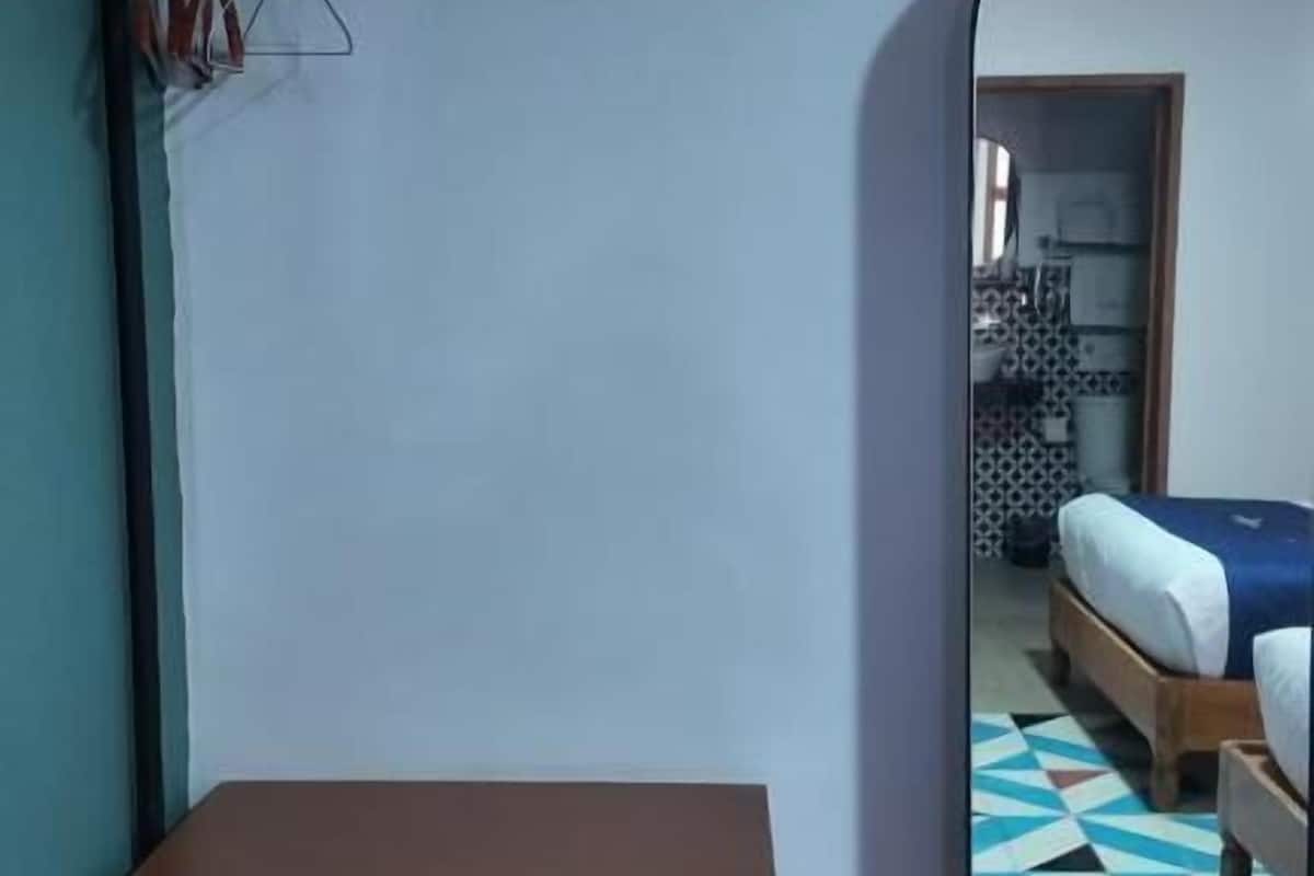 Desk, free WiFi, wheelchair access