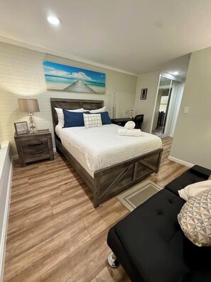 Tabla de planchar con plancha, wifi y ropa de cama 