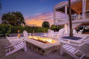 Property grounds - 6th to 10th December 2026 MVC 3 bed apartment at Crystal Shores Marco Island (Marco Island)