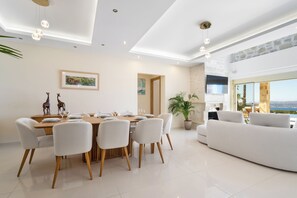 Luxury Villa | Tempat makan