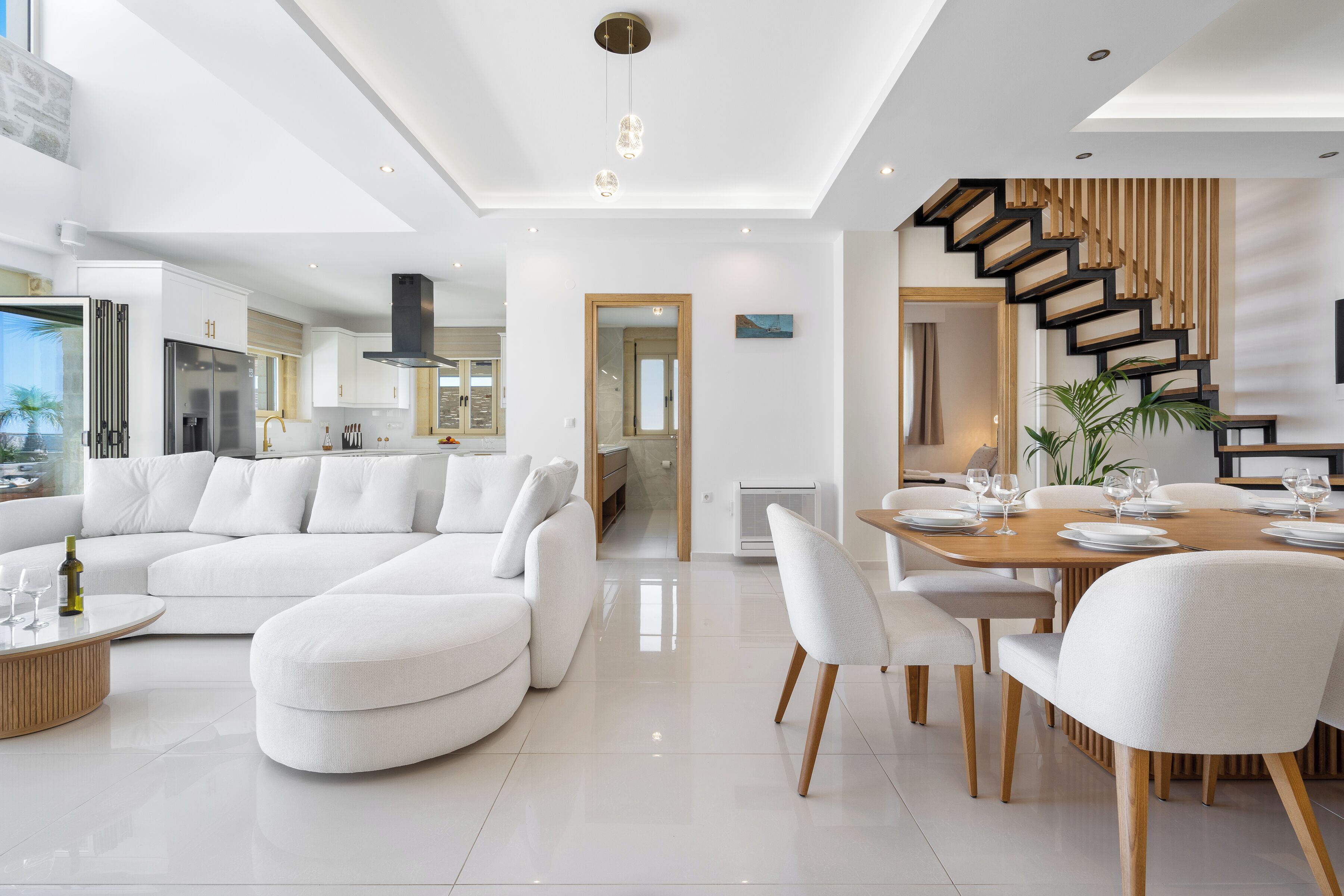 Villa de lujo | Zona de estar | Smart TV de 50 pulgadas con canales digitales, Netflix