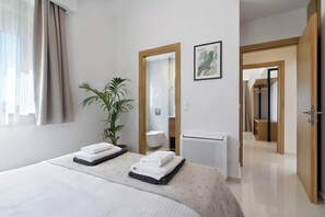 Luksusvilla | Safe på rommet, skrivebord og skrivebord for bærbar PC