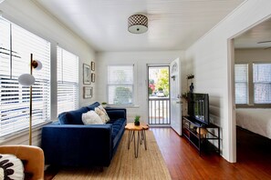 Smart TV - 3 Private Cottages on One Property in Culver City (Culver City)