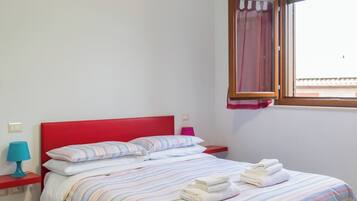 4 slaapkamers, een strijkplank/strijkijzer, wifi, beddengoed