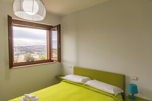 4 bedrooms, iron/ironing board, WiFi, bed sheets - Country House Torrenera is an oasis of taste and relaxation in Abruzzo. (Torrenera)