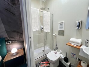 Deluxe Double Room, 1 King Bed with Sofa bed, Non Smoking | Bathroom - Vacanze Romane Vaticano (Roma)