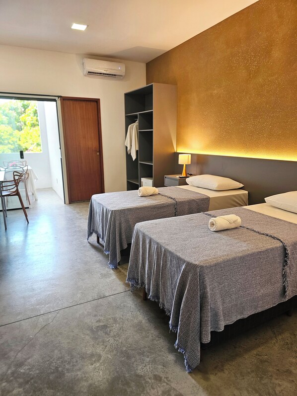Habitación estándar con 1 cama matrimonial o 2 individuales, vista al jardín | Escritorio, cortinas blackout y wifi gratis 