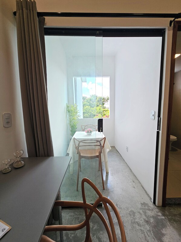 Camera Standard con letto matrimoniale o 2 letti singoli, vista giardino | Una scrivania, tende oscuranti, Wi-Fi gratuito