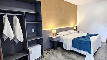 Dobbelt- eller tomannsrom – standard | Skrivebord, blendingsgardiner og wi-fi (inkludert)