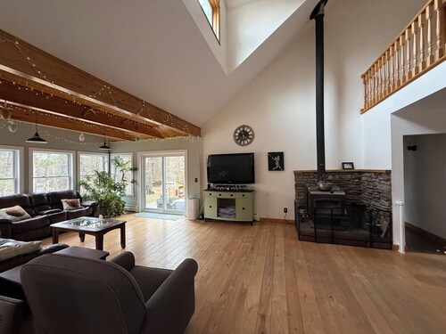 4-bedroom private country house with pool 8 miles from All-Star village