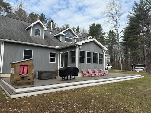 4-bedroom private country house with pool 8 miles from All-Star village