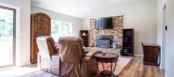 Quiet house in the country, walking distance to Stewarts fishing pond