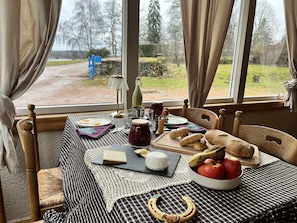 Free daily continental breakfast - LA ESTANCIA (Montsauche-les-Settons)