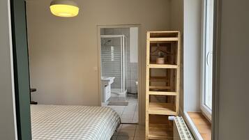 Iron/ironing board, free WiFi