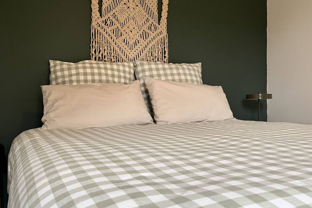 Iron/ironing board, free WiFi