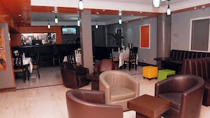 Family Room, Balcony, City View | Bar (on property) - Smridu Hotel (Lagos)
