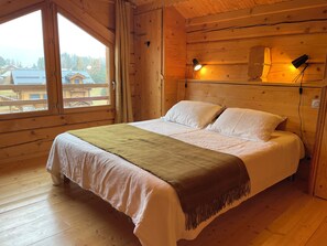 7 bedrooms, WiFi, bed sheets - Large family chalet Heritage Chalet (la joue du loup)