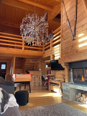 Interior - Large family chalet Heritage Chalet (la joue du loup)