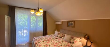 2 soverom, strykejern/-brett, wi-fi og sengetøy