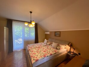 2 Schlafzimmer, Zimmersafe, Schreibtisch, Bügeleisen/Bügelbrett