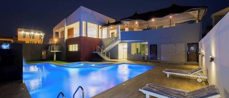 Family Room, Balcony, City View | Pool
